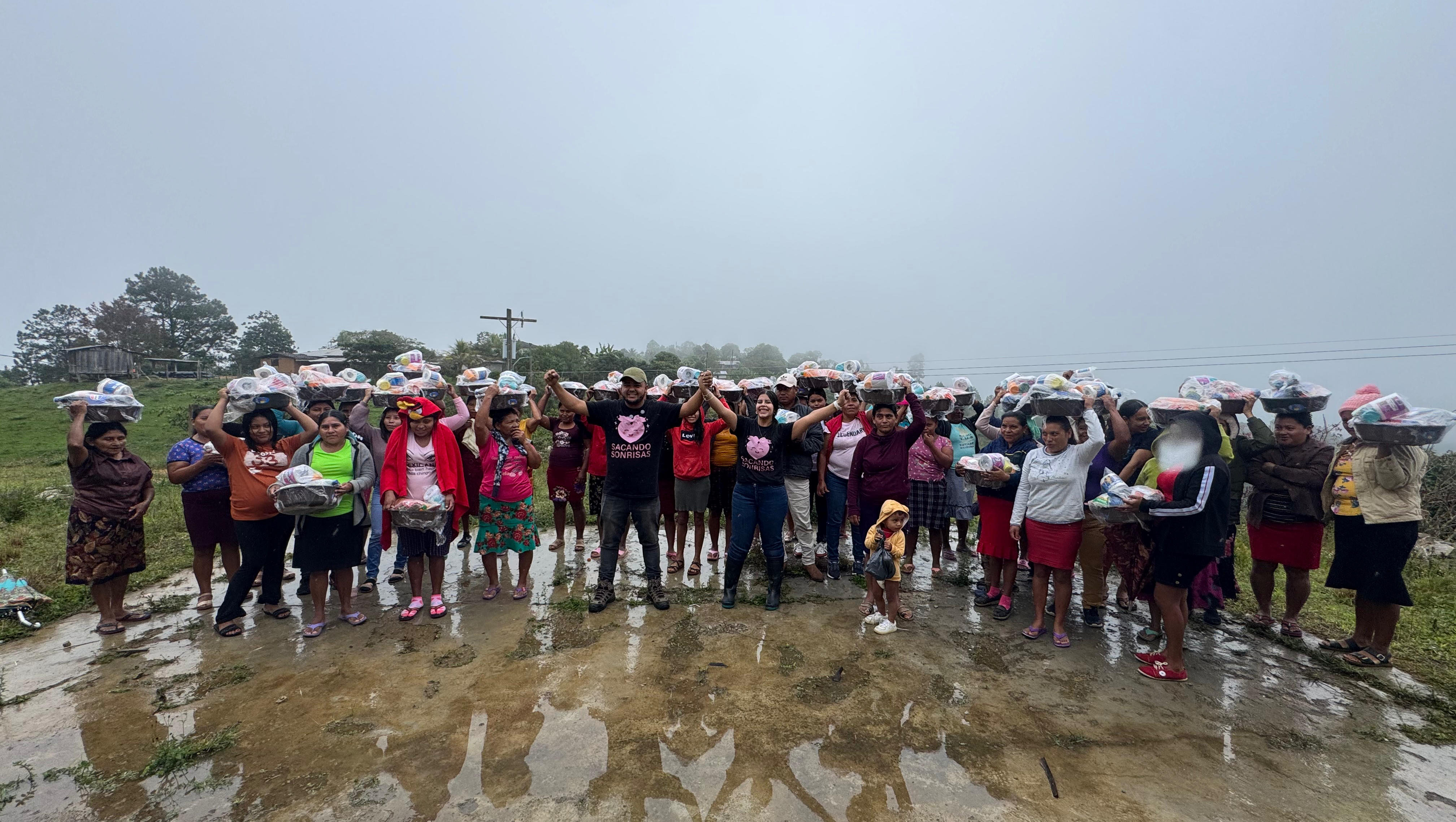 Ayúdanos a llevar sonrisas y esperanza photo