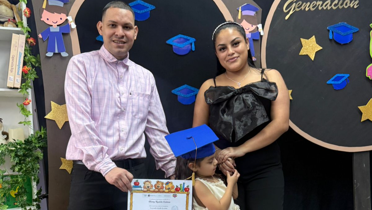 trabajo, hogar y esperanza para nuestra familia photo