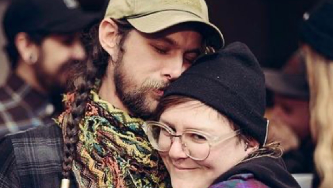 Help Dez and Taylor through this difficult time