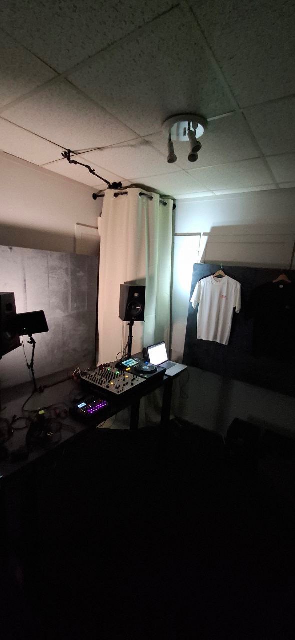 not exist Studio für Elektronische Musik (DJ & Produktion) campaign photo, 7 of 8