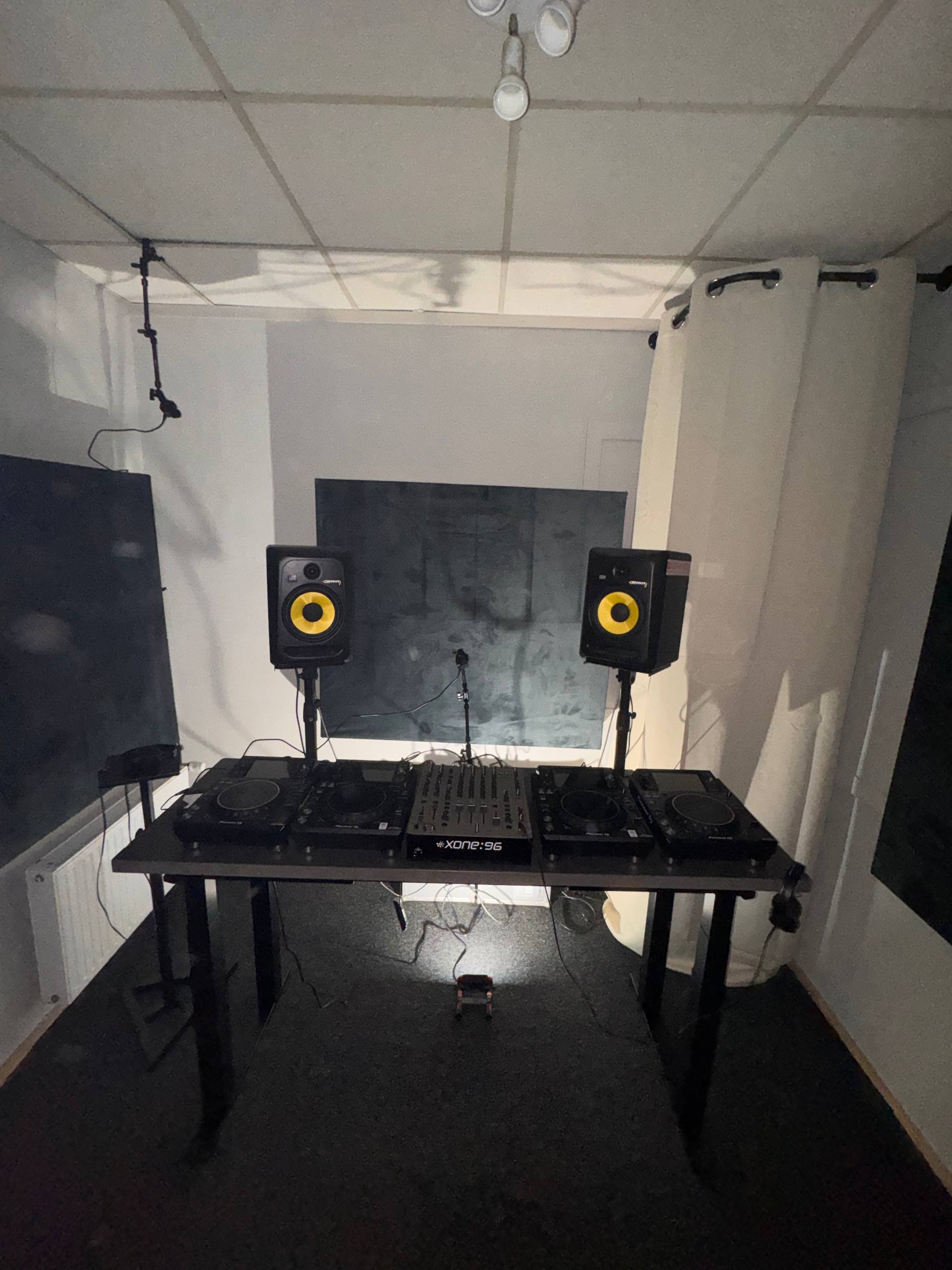 not exist Studio für Elektronische Musik (DJ & Produktion) campaign photo, 4 of 8
