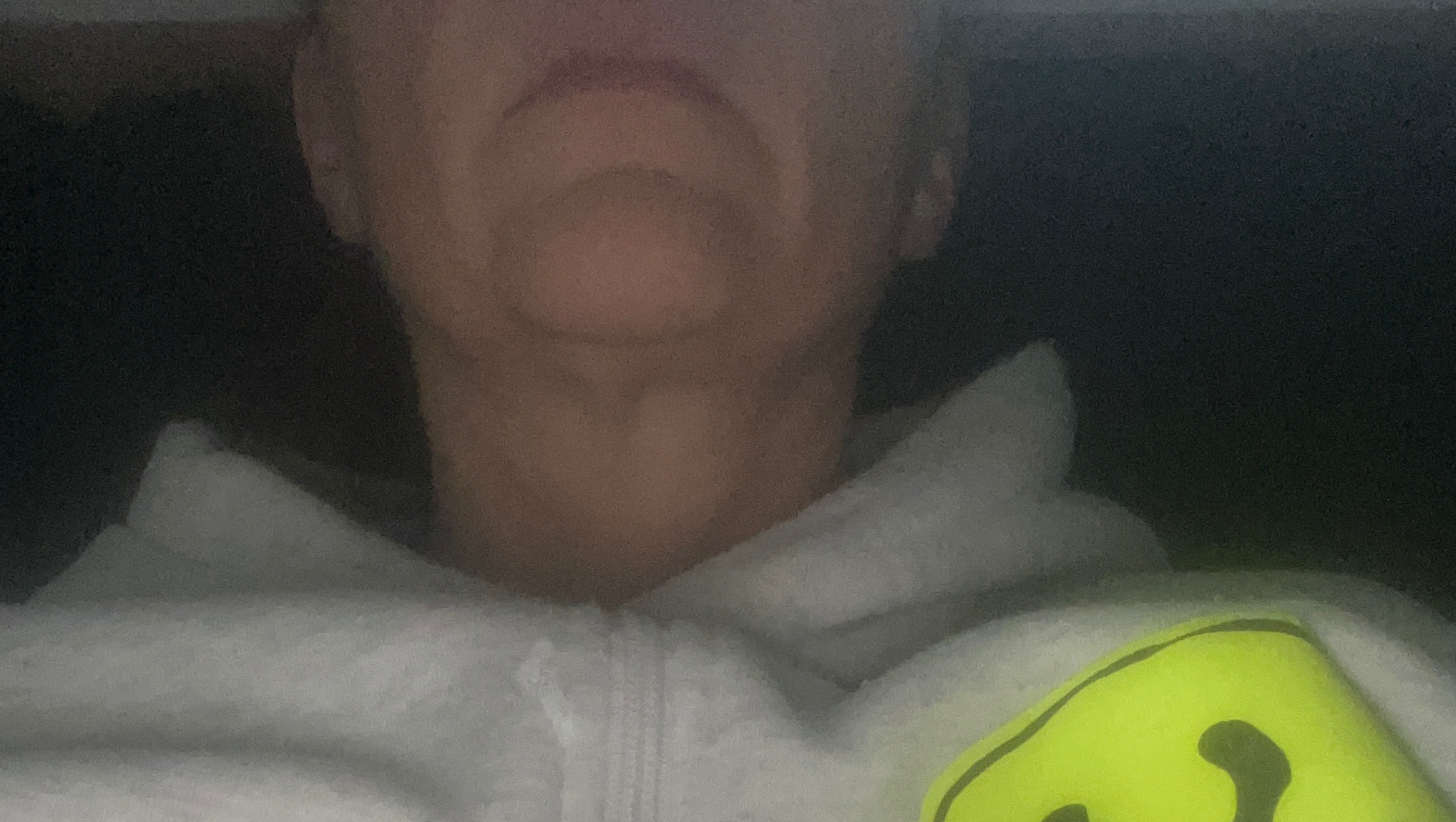 Dona per aiutarmi a credere che ci sia un po’ di felicità photo