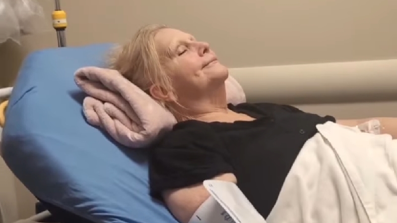 Help a Daughter Care for Her Bedridden Mom photo