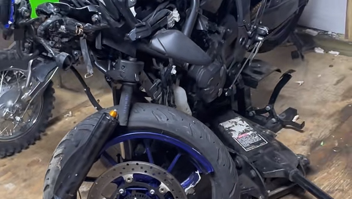 Help Throttle Fix His Sports Bike photo