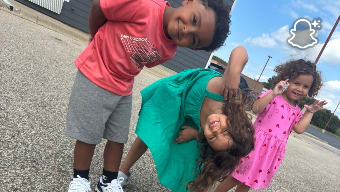 Urgent: Help Mom to 3 Escape Toxicity & displacement photo