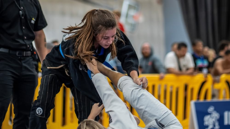 Help me have this opportunity to fight in worlds! photo