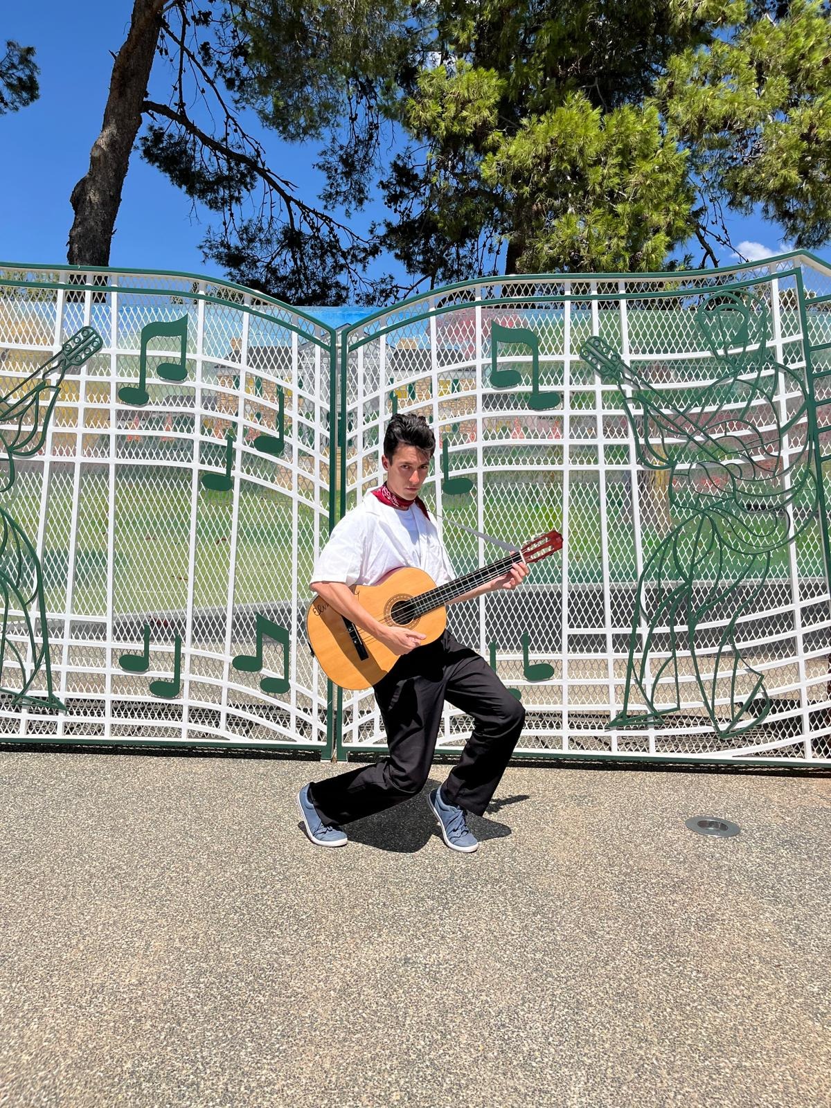 Help Marshall Peach get to Graceland in Memphis, Tennessee campaign photo, 2 of 6