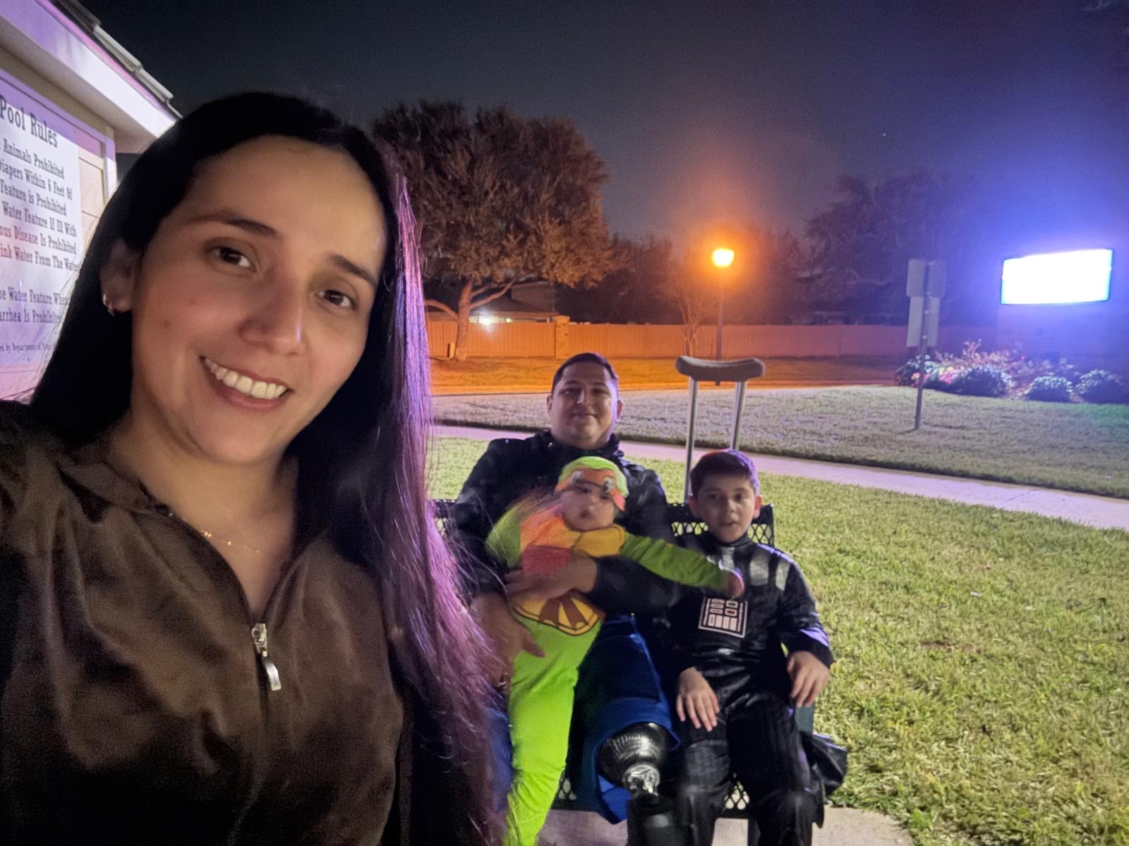 Familia inmigrante mi esposo detenido en ICE discapacitado campaign photo, 2 of 7