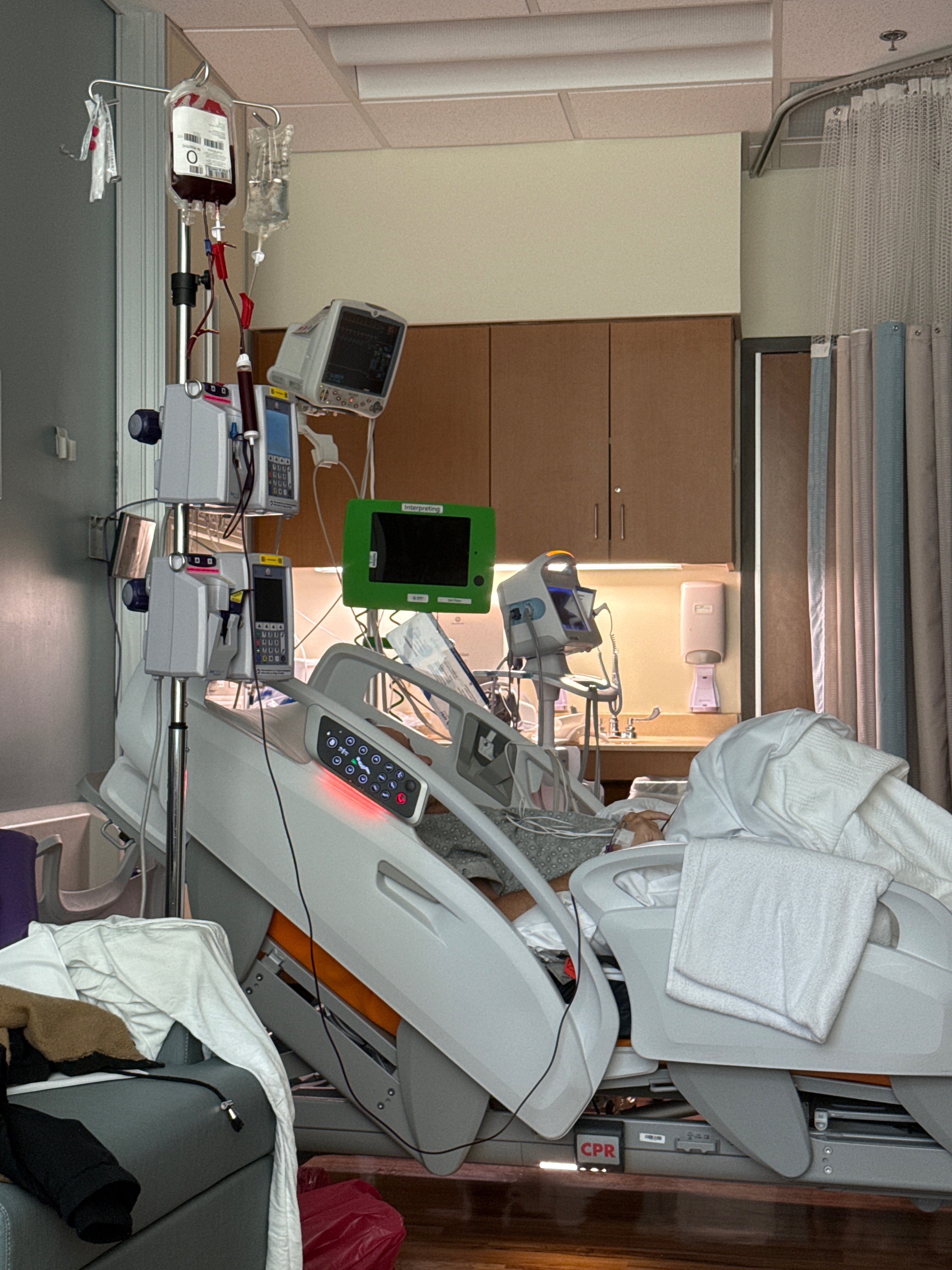 Help Gabriela’s Dad Stabilize After Emergency Surgeries campaign photo, 2 of 5