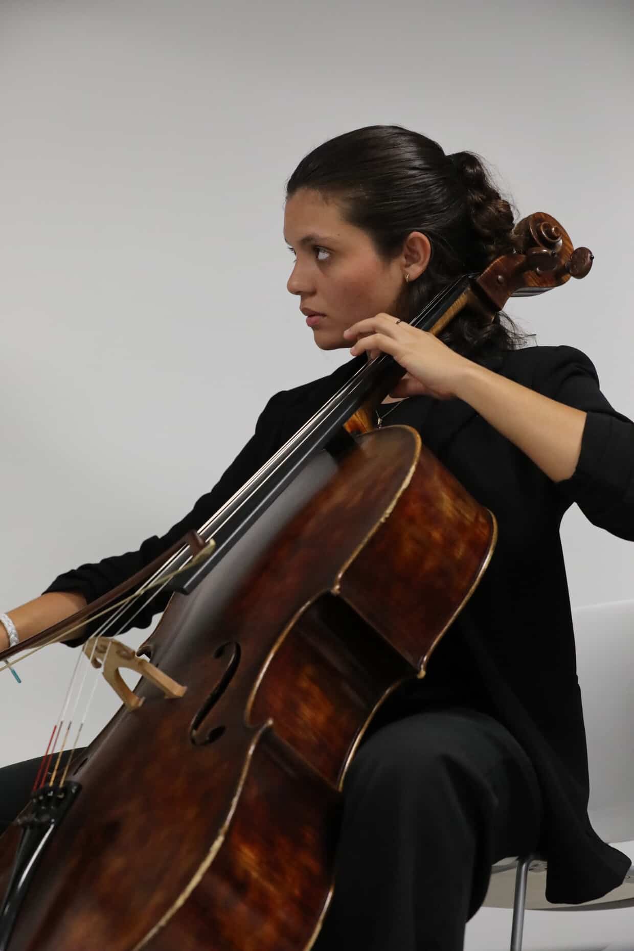 Obtener un cello nuevo para continuar mis estudios campaign photo, 2 of 7