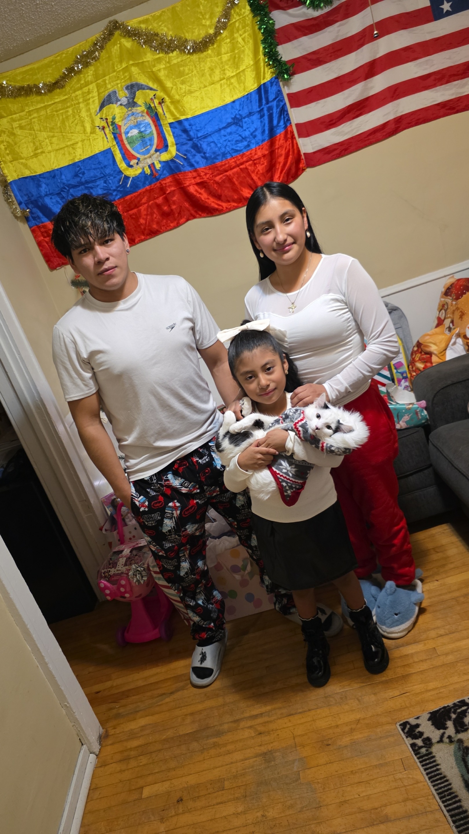 Mishel and her family - Mishel y su familia campaign photo, 2 of 6