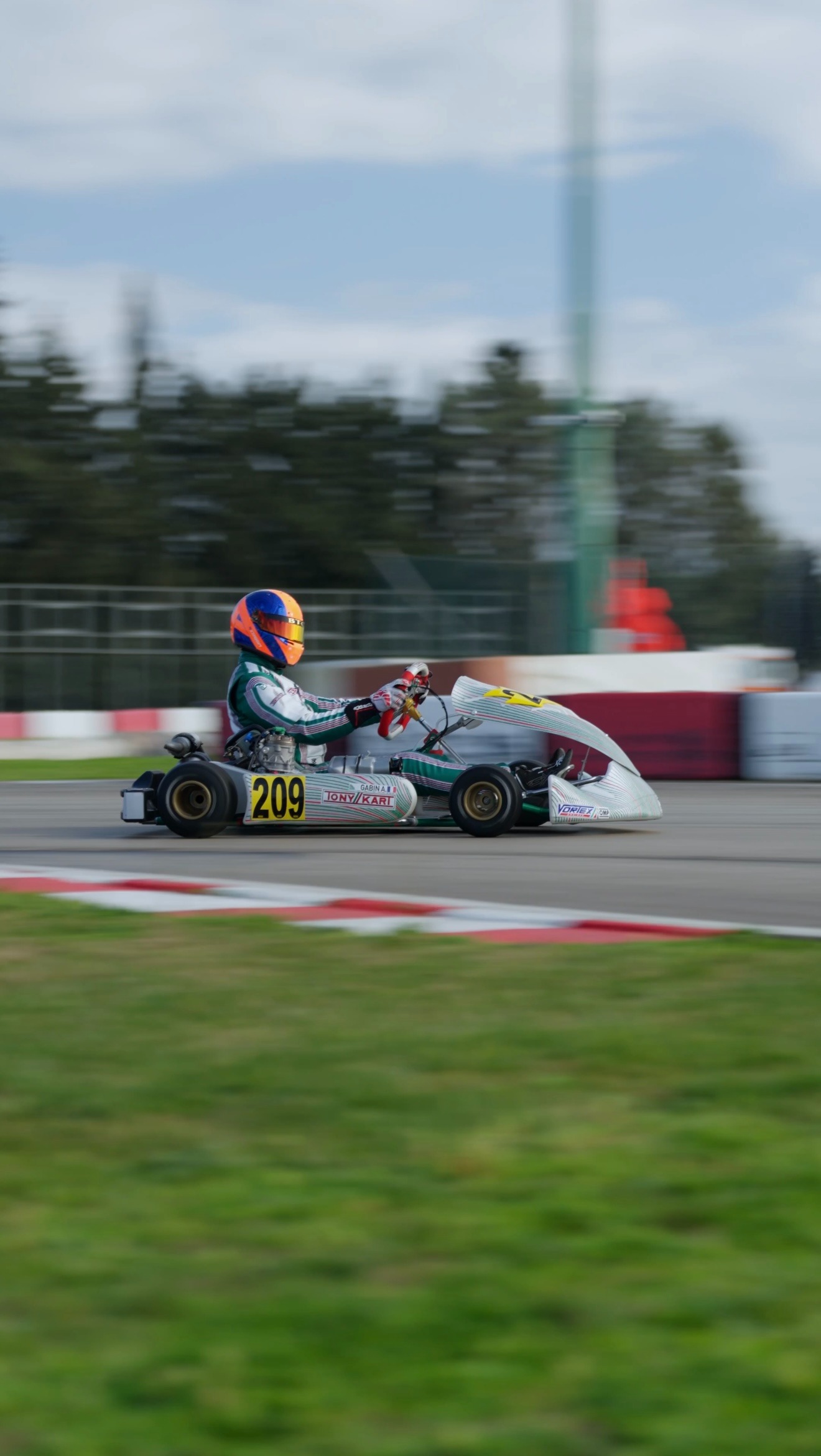 Soutenez une aventure sportive international en karting campaign photo, 2 of 5