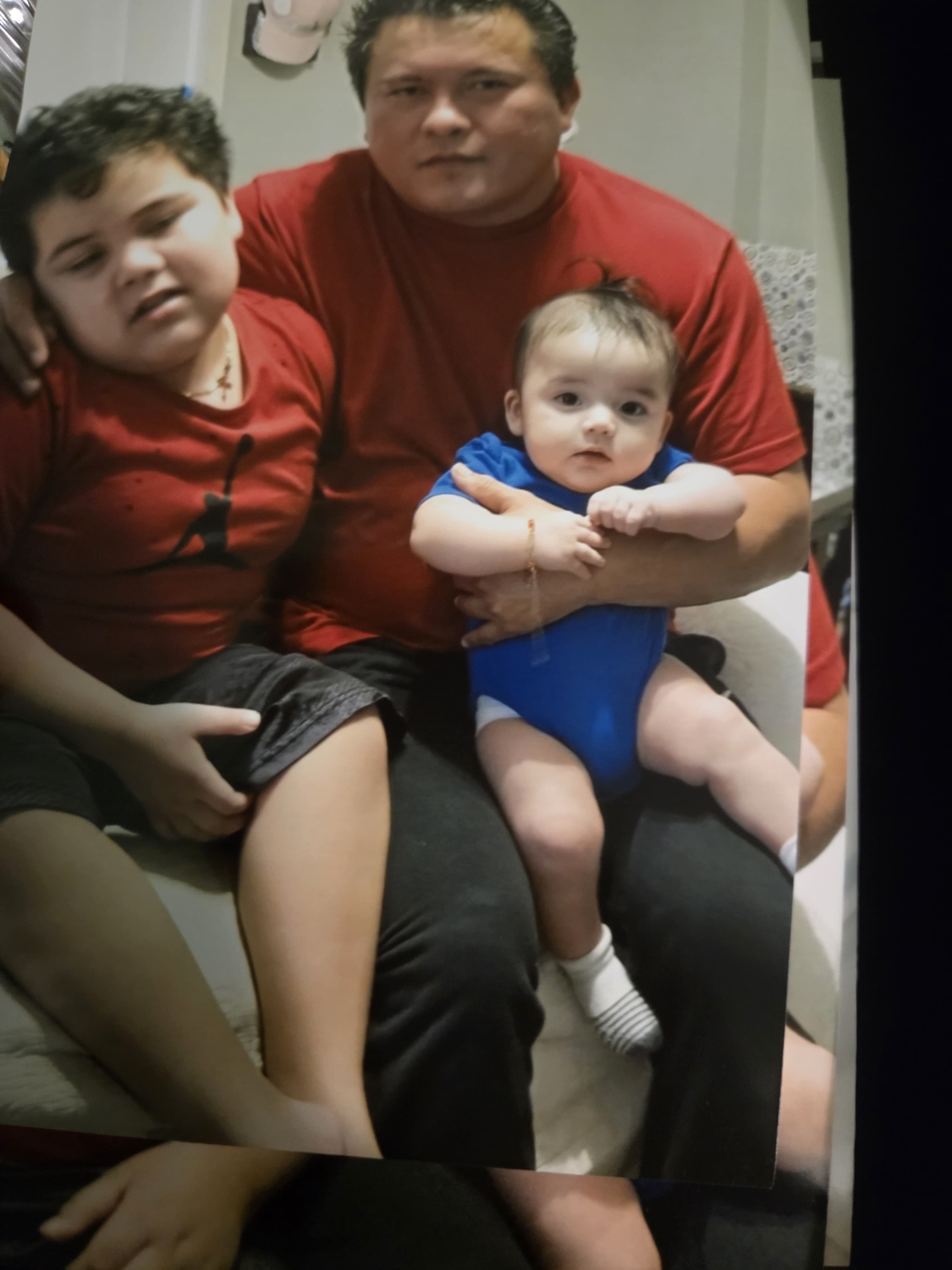 Padre de dos niños con Autismo Verbal, Arrestado por ICE campaign photo, 2 of 4