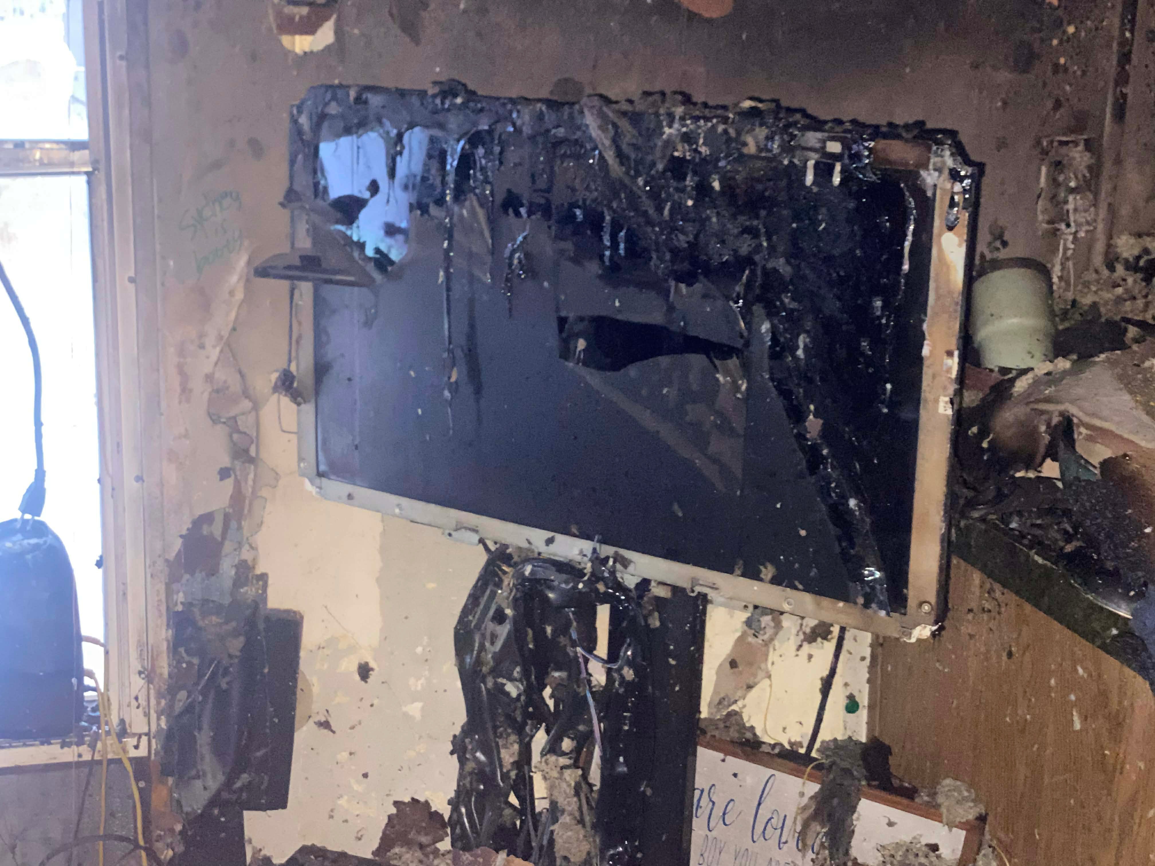 Devastating Fire leaves 3 children homeless.Please help campaign photo, 4 of 8