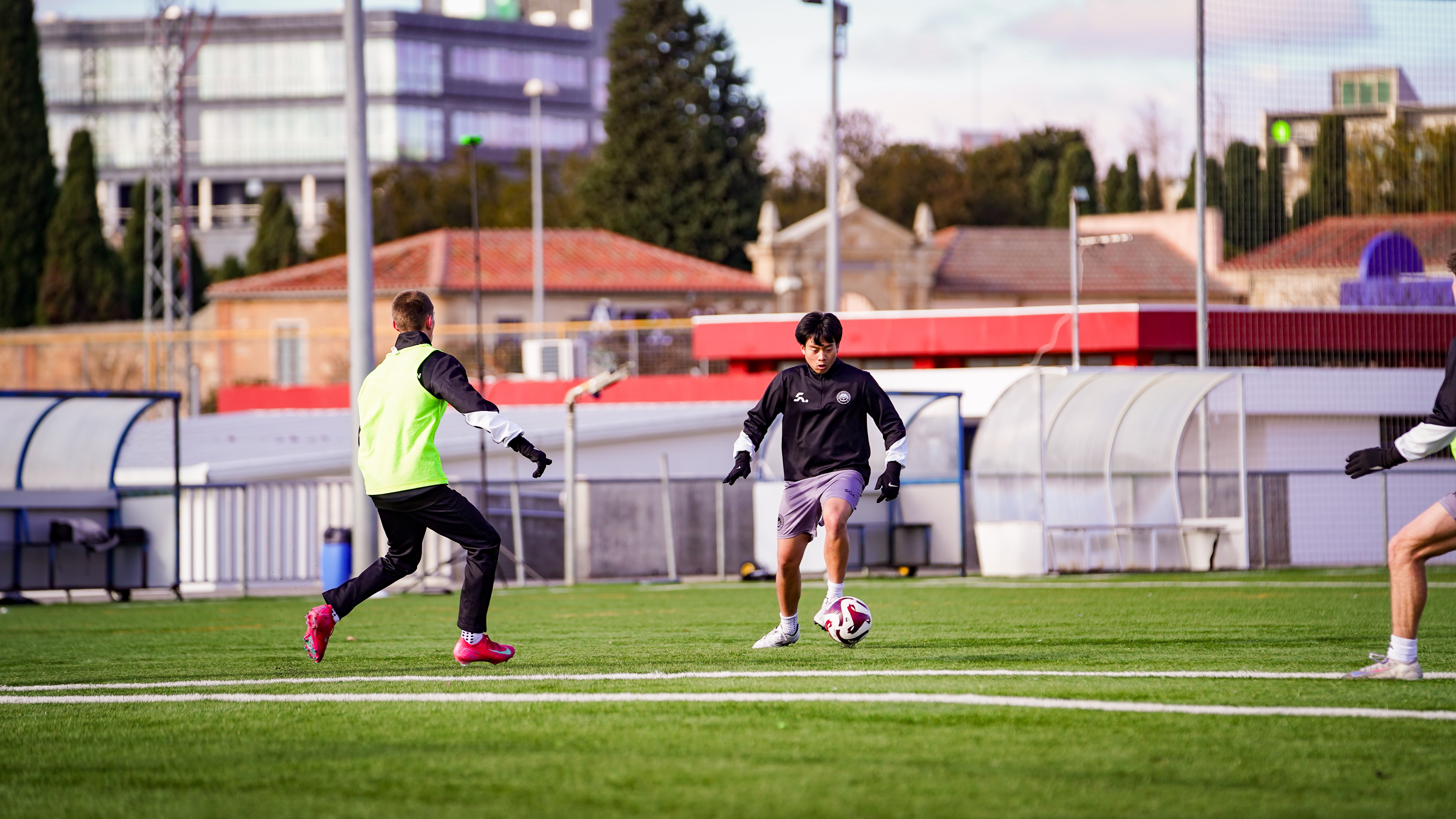 Help Y'Sunhing Pursue his soccer career in the UK campaign photo, 5 of 8