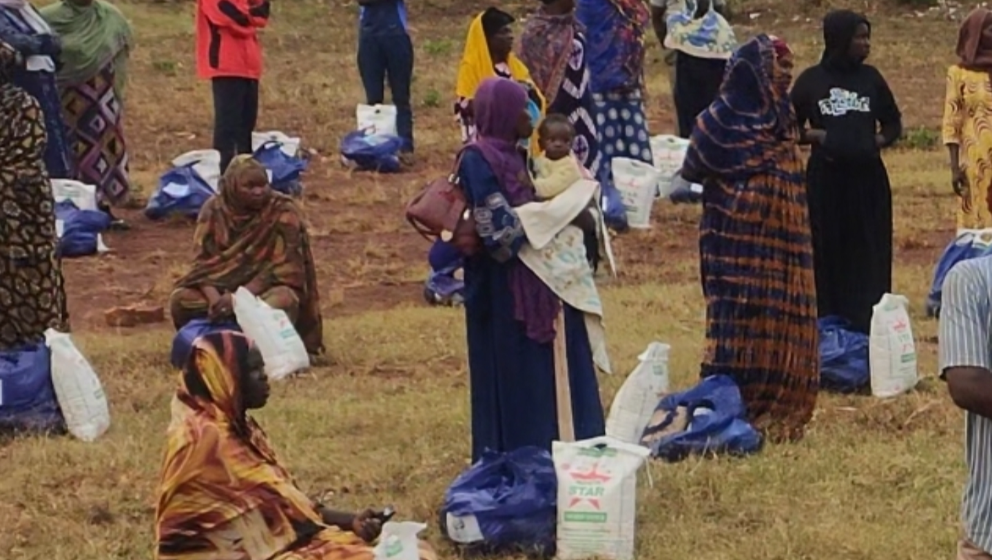 MOYO REFUGEE CAMP UGANDA RAMADAN FOOD DISTRIBUTION photo