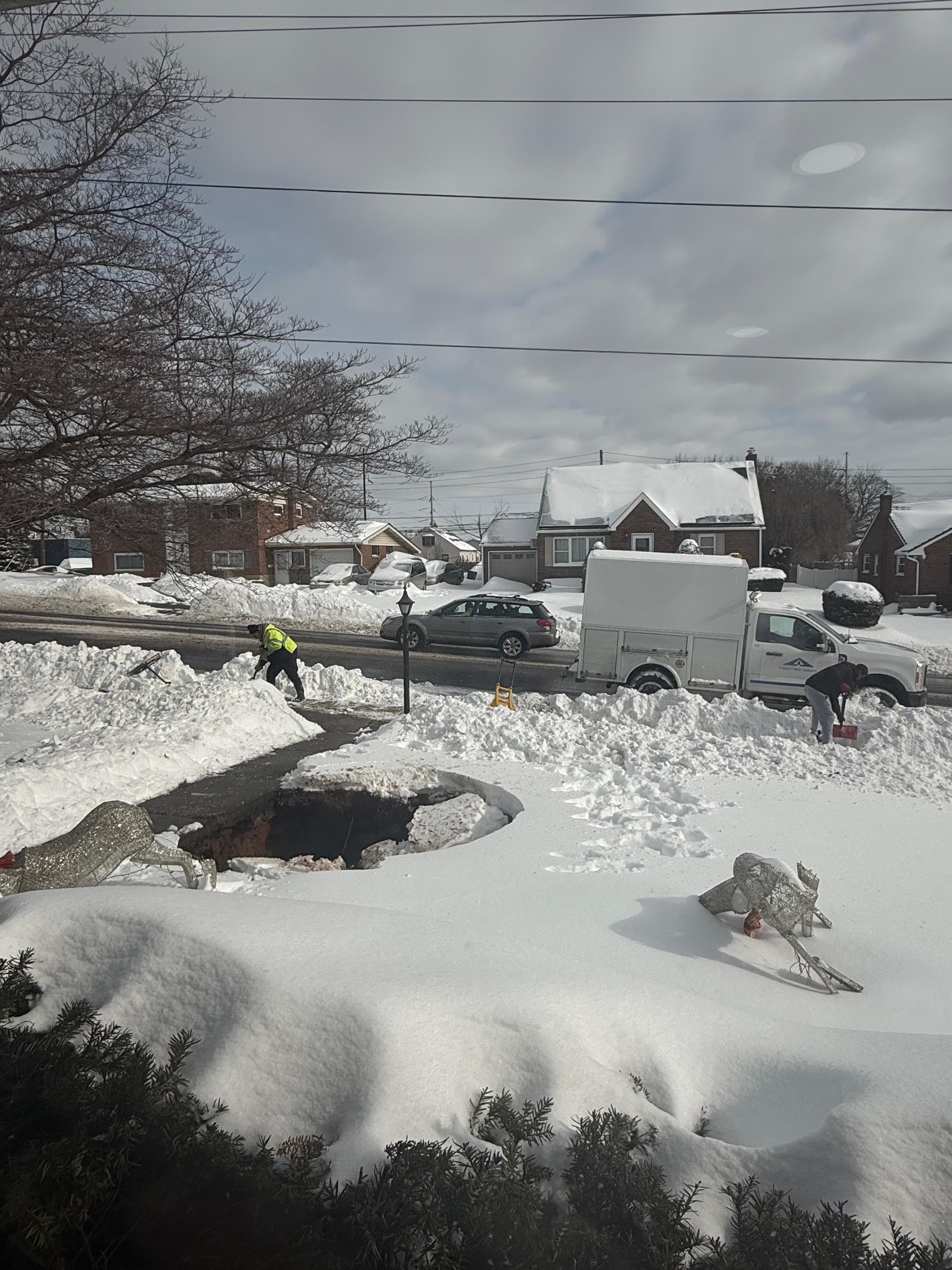 Help Cynthia and Jeffrey After Sinkhole Evacuation campaign photo, 2 of 8