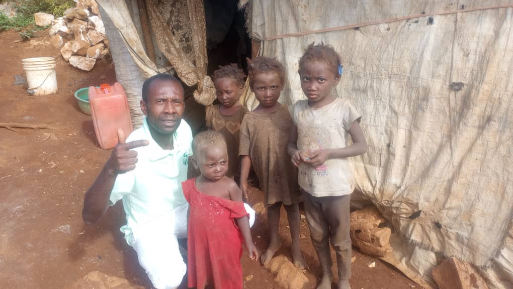Foto von Un petit don, un grand impact-A Small Donation, a Big Impact