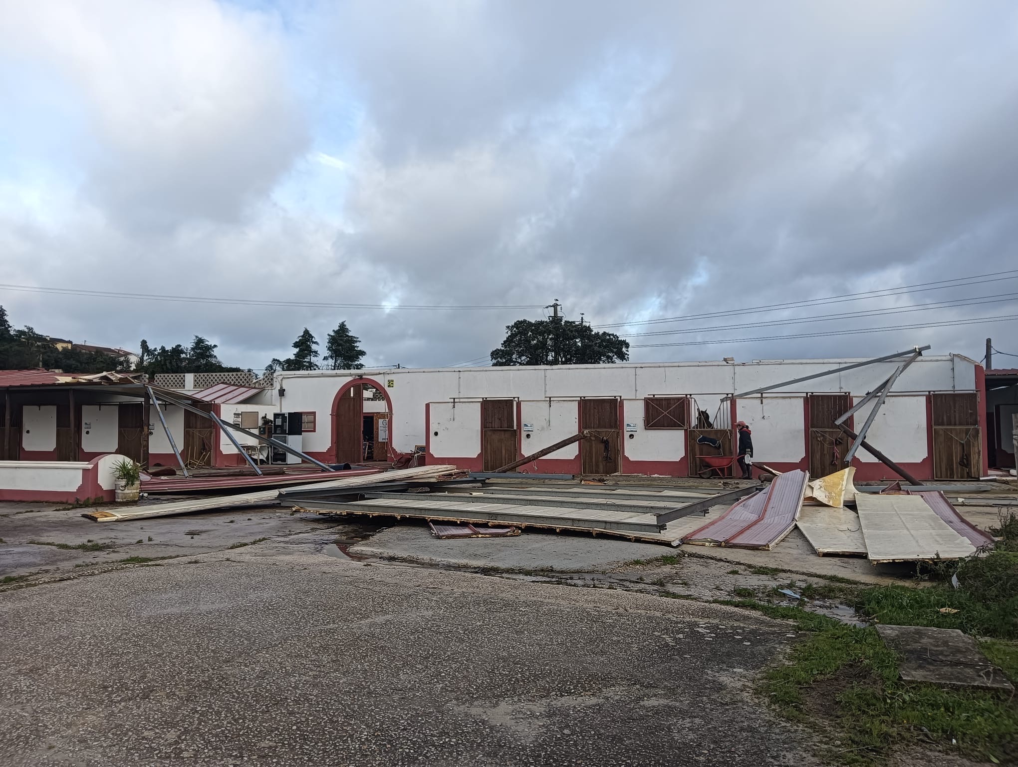 Foto da arrecadação AJUDA LEIRIA - Quinta Vale do Lena, 2 de 7