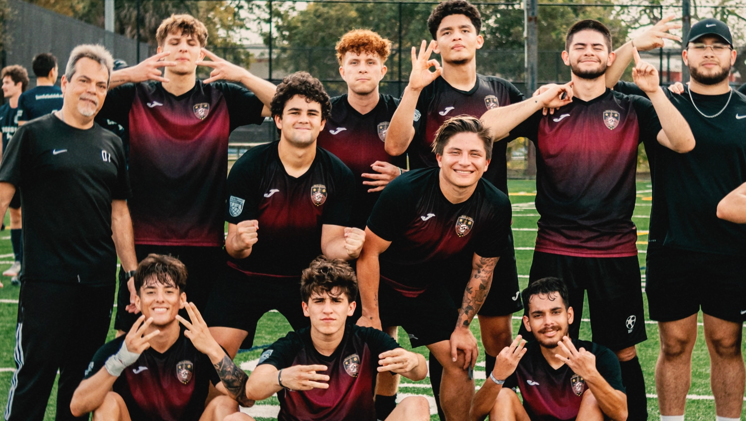 Apoya a Real Rosso: Ayuda a la Juventud Futbolera de Miami