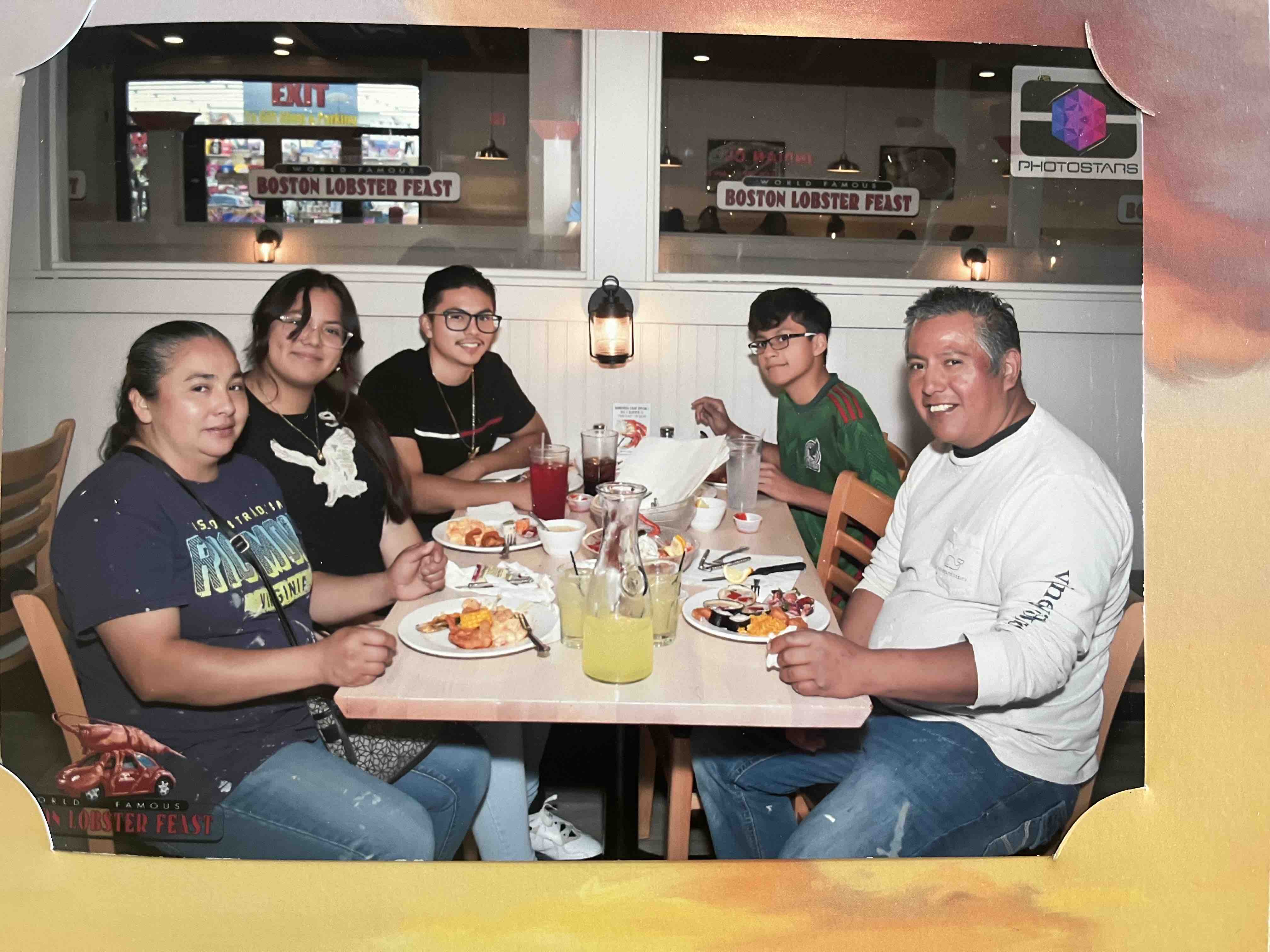 Help Hugo Ariza Reunite with His Family campaign photo, 6 of 8