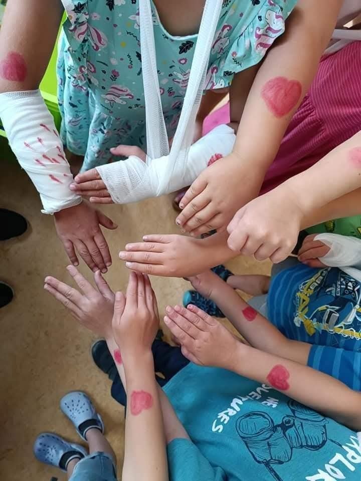 Ein Echter Rettungswagen nur für Kinder zum üben. campaign photo, 4 of 7