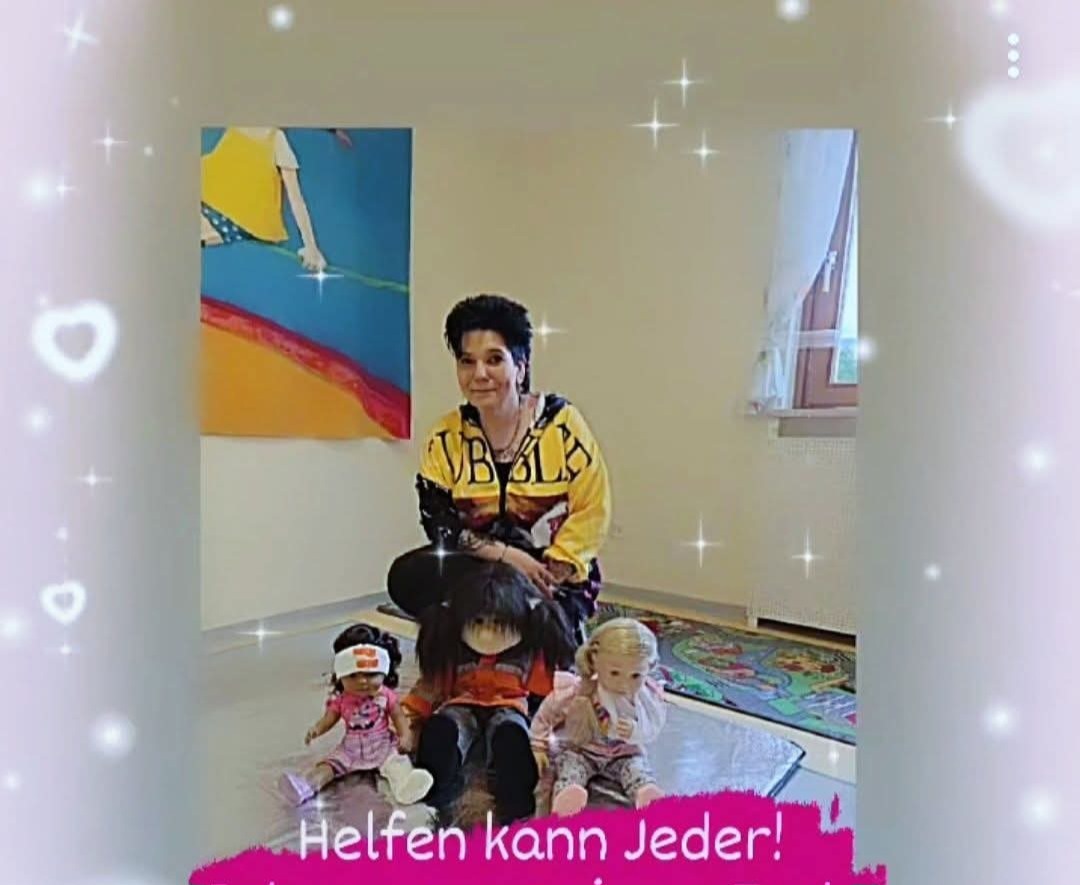 Ein Echter Rettungswagen nur für Kinder zum üben. campaign photo, 5 of 7