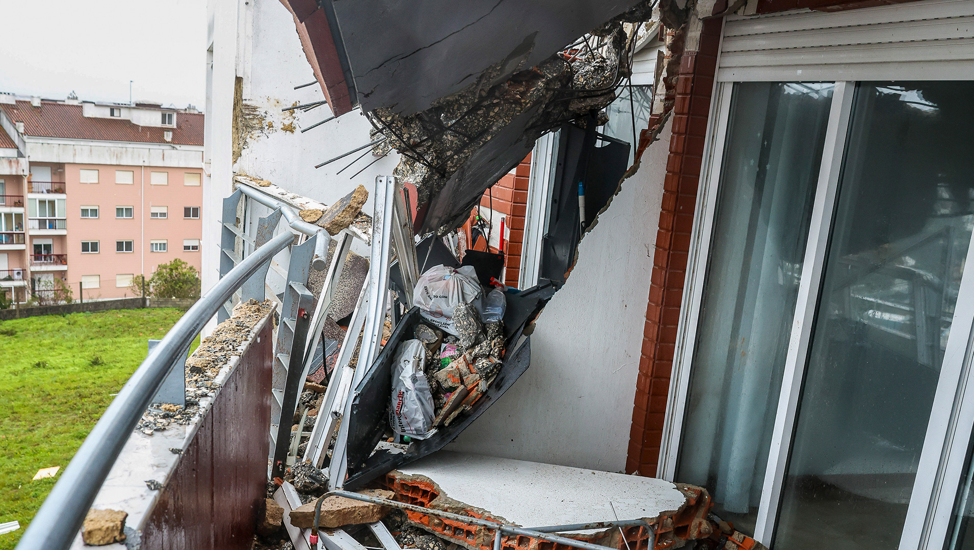 doe para ajudar na reconstrução da minha casa photo
