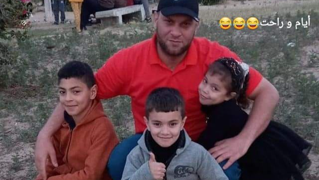 A Father's Desperate Plea: Save My 4 Children from Famine in photo