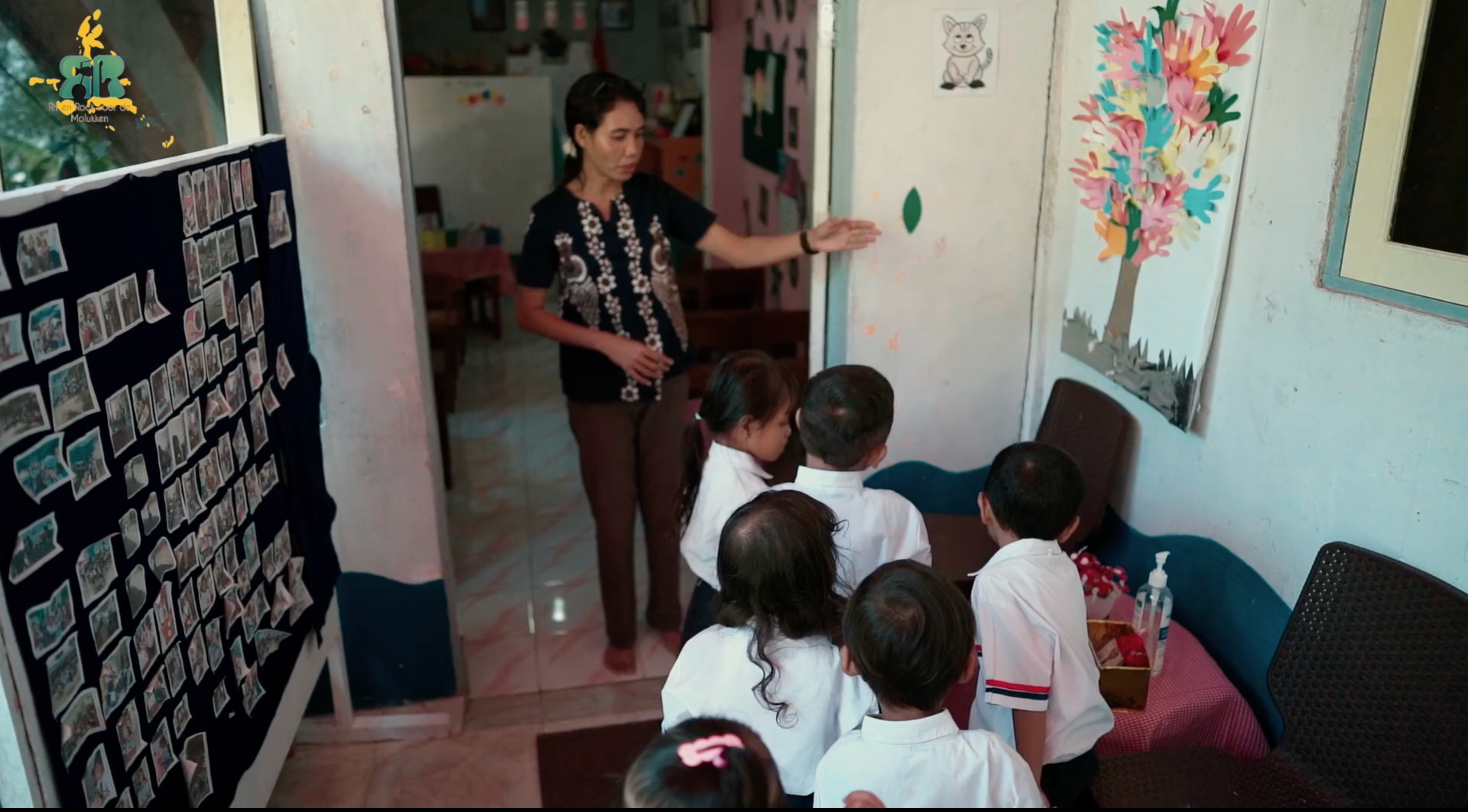 Steun een school op Ambon, Molukken campaign photo, 6 of 7