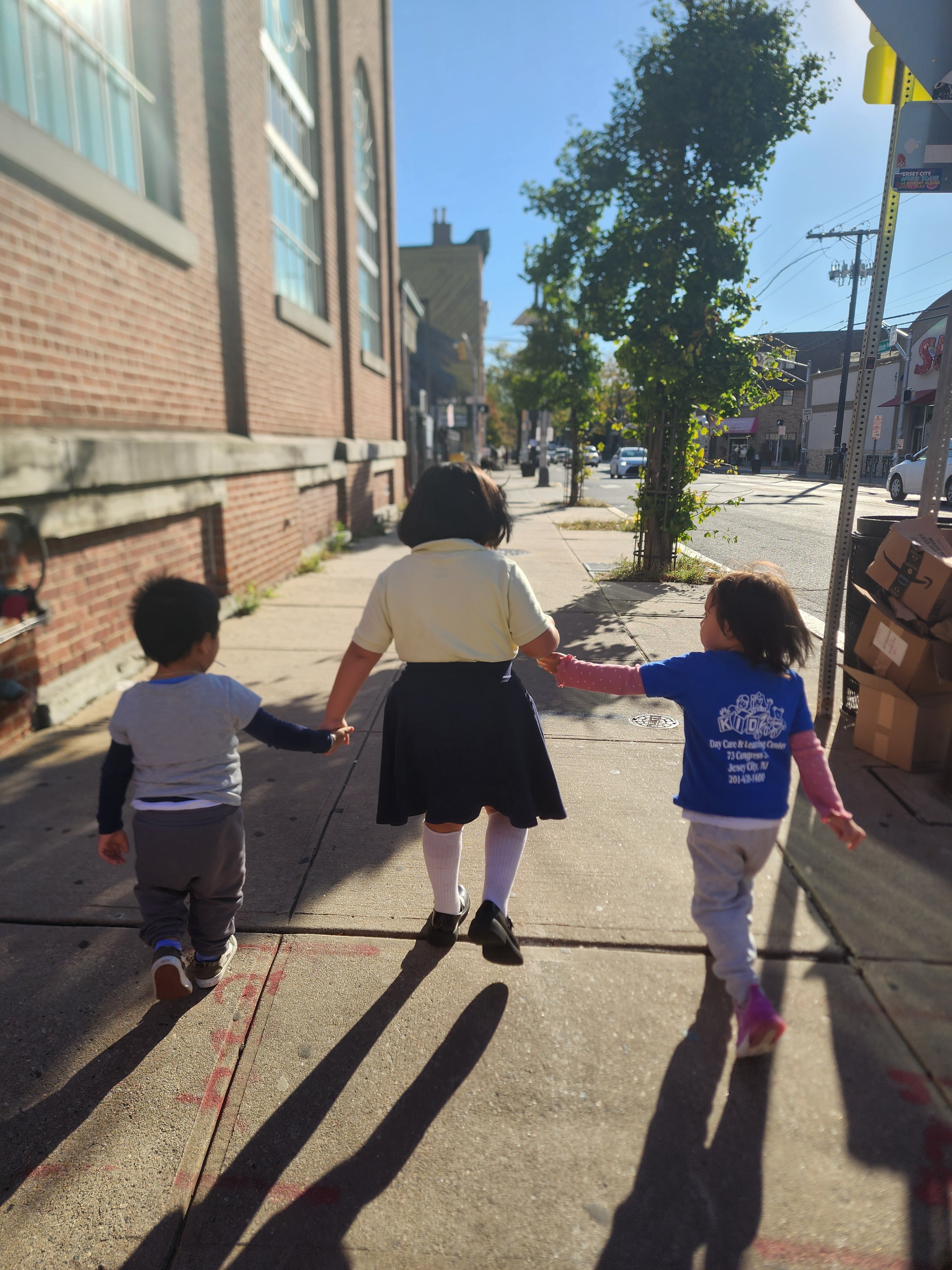 Help please, Cesar y familia estan pasando un camino dificil campaign photo, 2 of 6