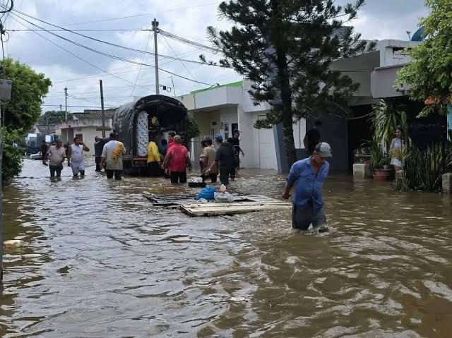 Help Miguel Rebuild After Córdoba - Colombia Flood campaign photo, 7 of 8
