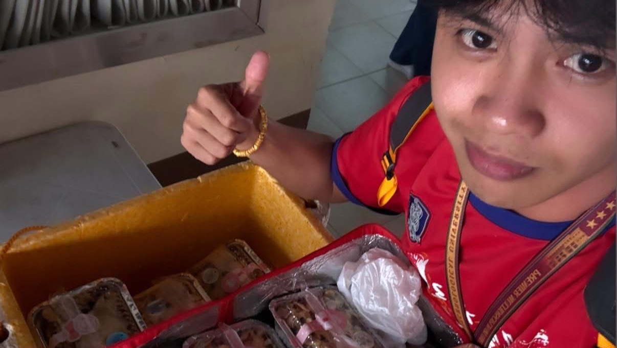 Help Jojiephol Complete His Hospitality Training photo