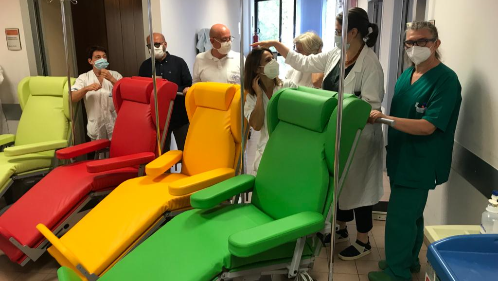 Sostieni chi lotta: una poltrona per la cura.